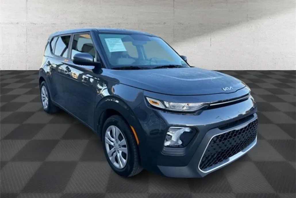 2022 Kia Soul LX photo 1