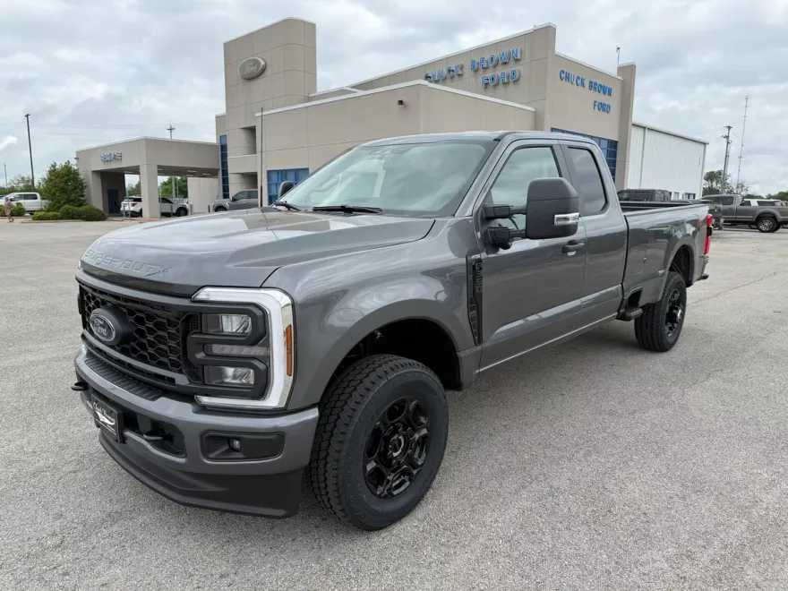 2025 Ford F-350 photo 1