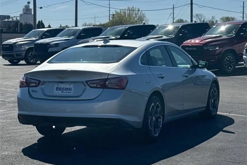 2021 Chevrolet Malibu 1LT photo 1
