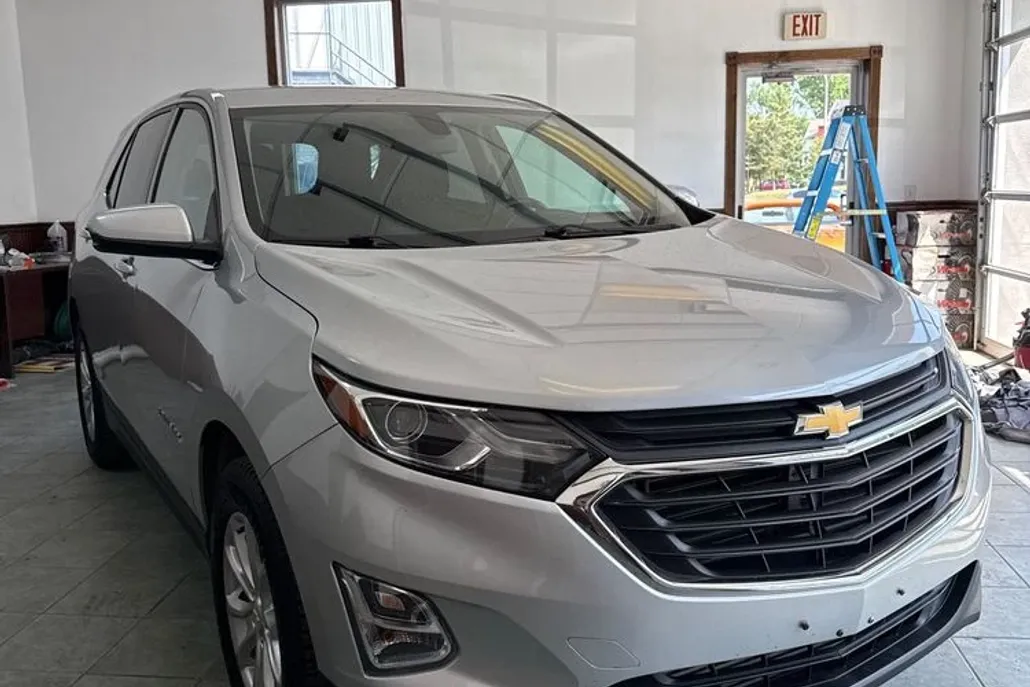 2018 Chevrolet Equinox LT photo 1