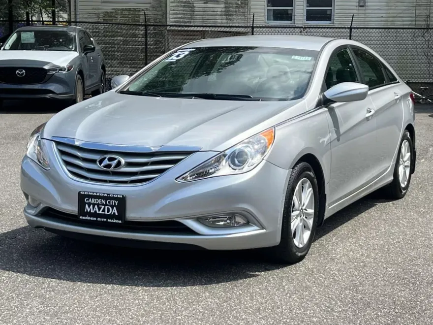 2013 Hyundai Sonata GLS photo 1