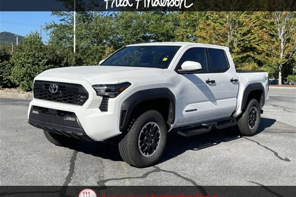 2024 Toyota Tacoma TRD Off-Road photo 1