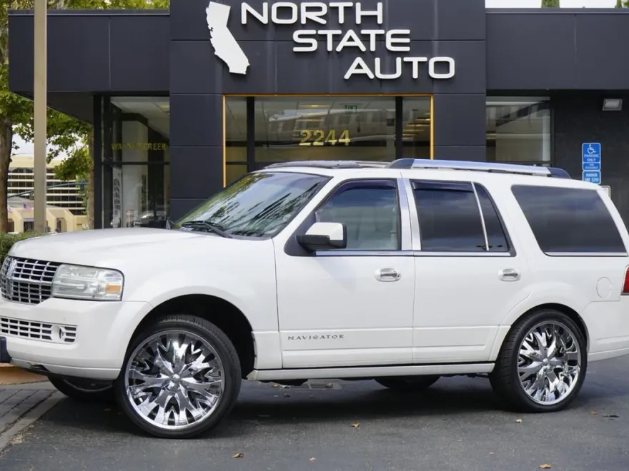 2010 Lincoln Navigator photo 1