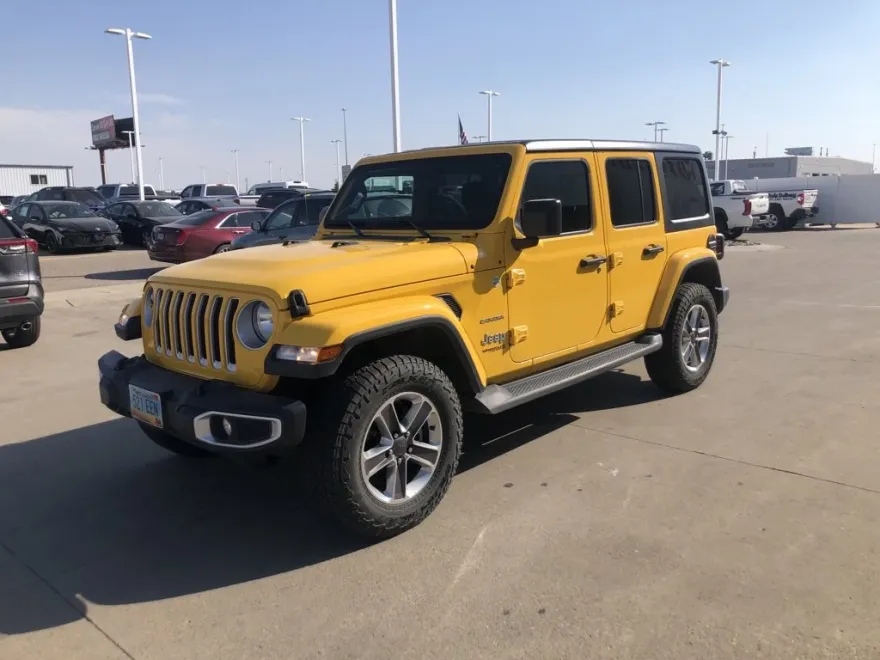 2021 Jeep Wrangler Unlimited Sahara photo 1