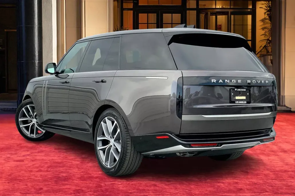 2025 Land Rover Range Rover SE photo 1