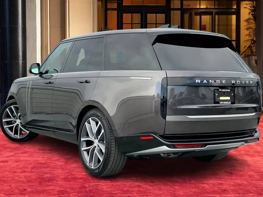 2025 Land Rover Range Rover SE photo 1