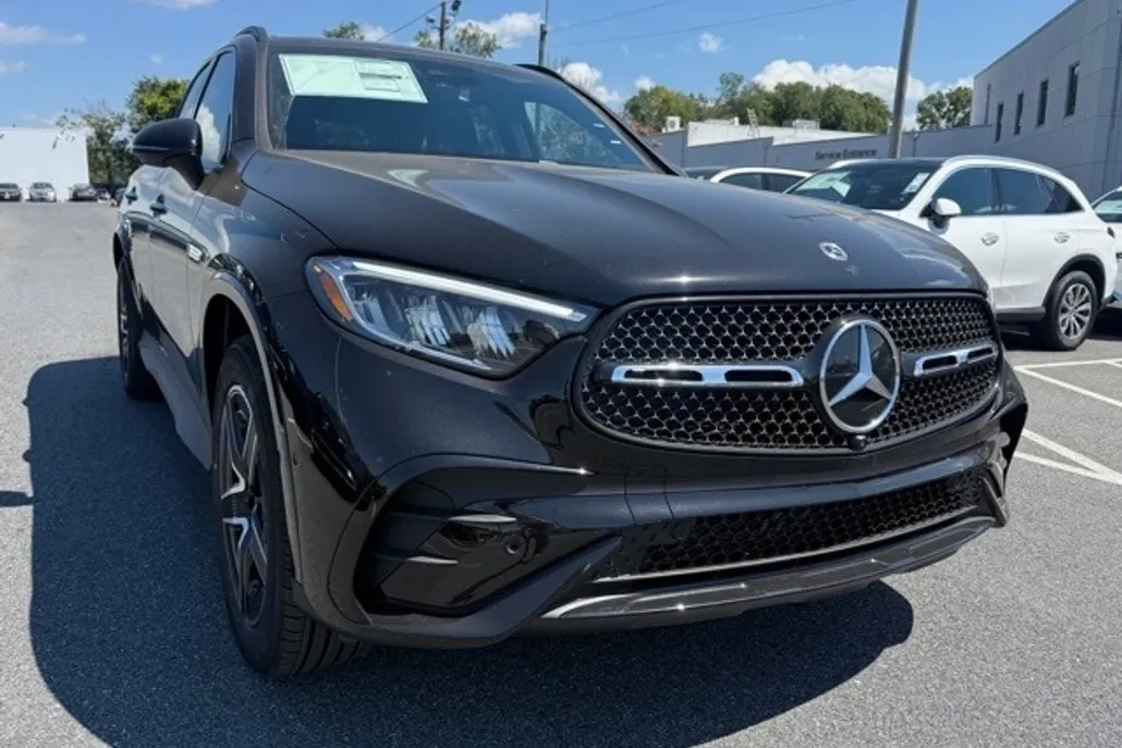 2026 Mercedes Benz GLC 300 4MATIC photo 1