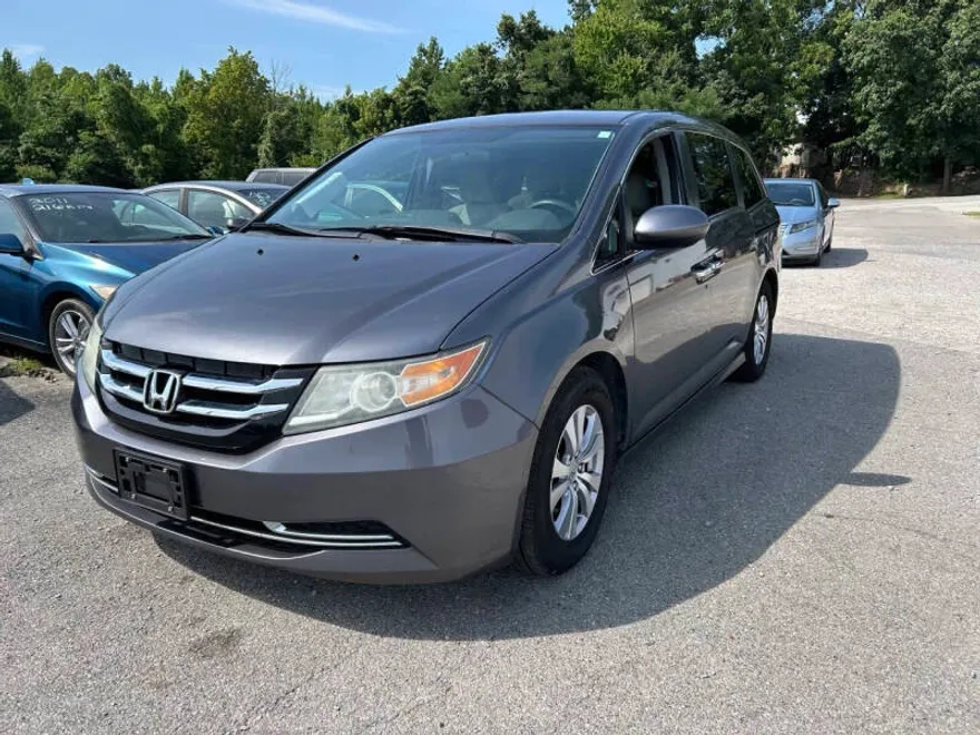 2016 Honda Odyssey SE photo 1