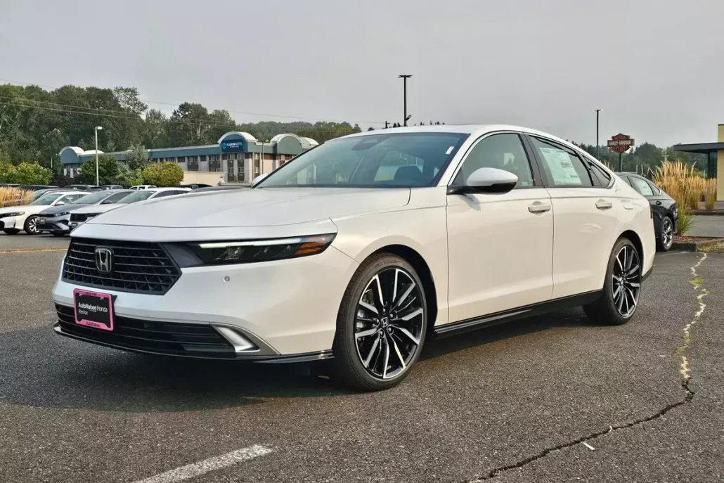 2025 Honda Accord Hybrid Touring photo 1