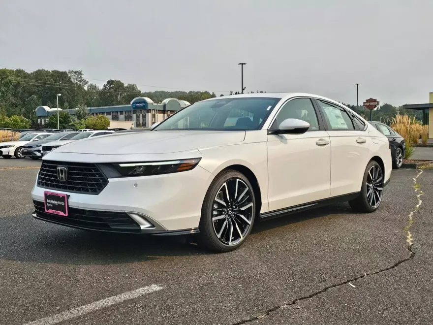 2025 Honda Accord Hybrid Touring photo 1