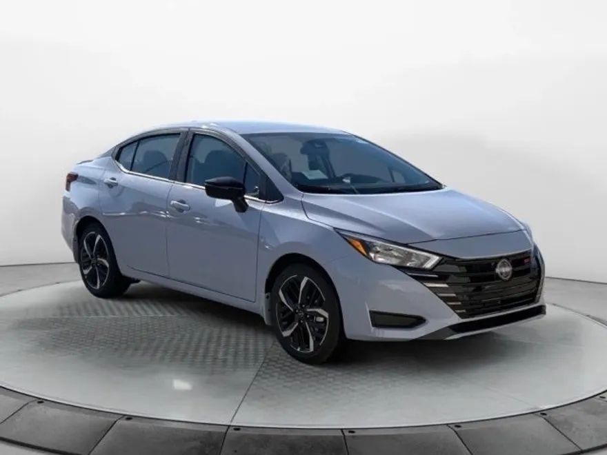 2025 Nissan Versa 1.6 SR photo 1
