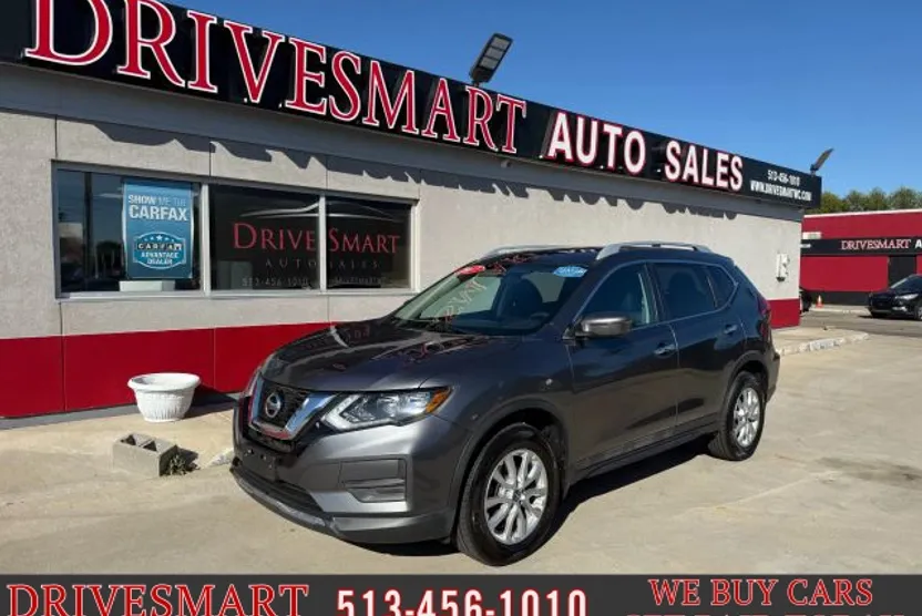 2017 Nissan Rogue SV photo 1