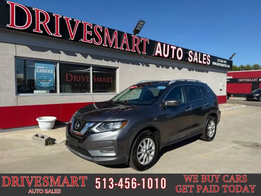 2017 Nissan Rogue SV photo 1
