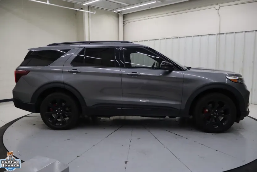 2023 Ford Explorer ST photo 1