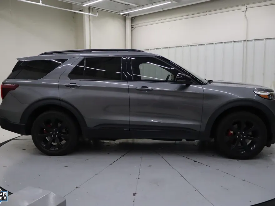 2023 Ford Explorer ST photo 1