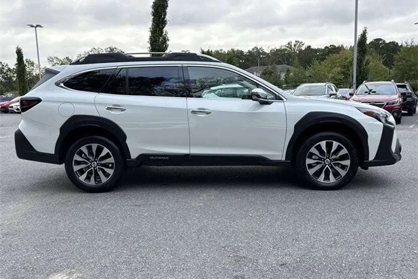 2025 Subaru Outback Touring photo 1