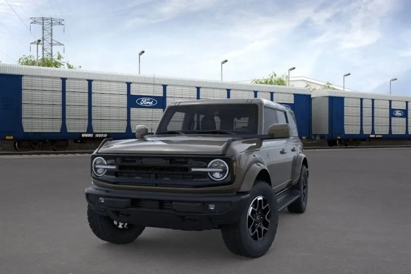 2025 Ford Bronco Outer Banks photo 1