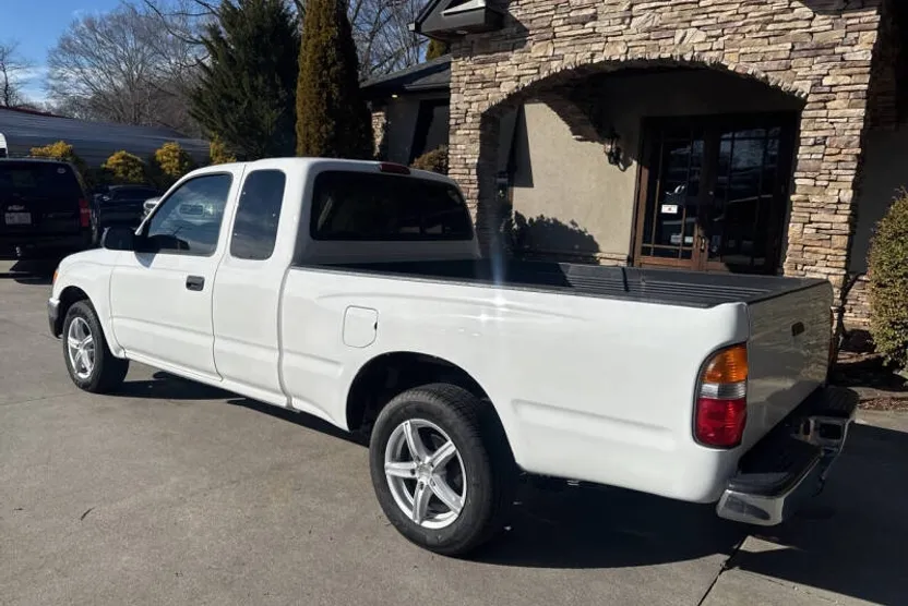 2001 Toyota Tacoma XtraCab photo 1