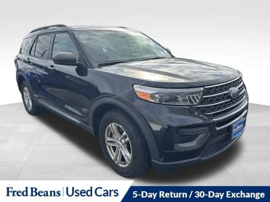 2022 Ford Explorer XLT photo 1