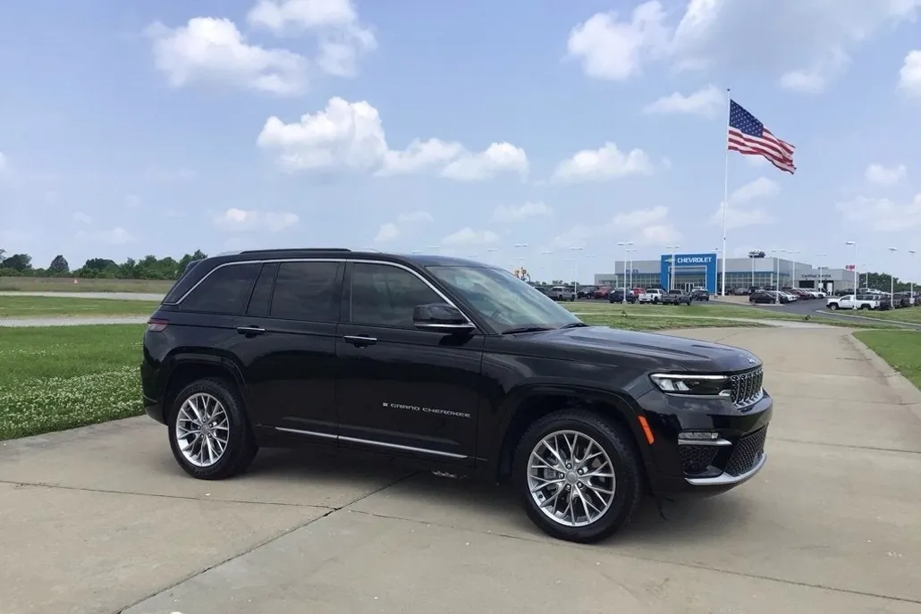 2023 Jeep Cherokee Summit Reserve 4xe photo 1