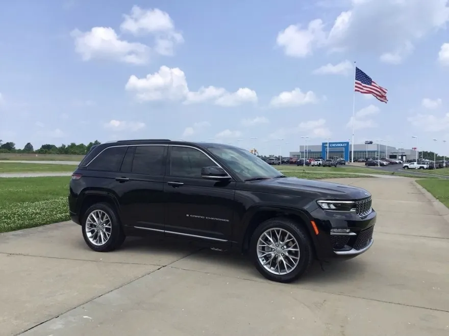 2023 Jeep Cherokee Summit Reserve 4xe photo 1