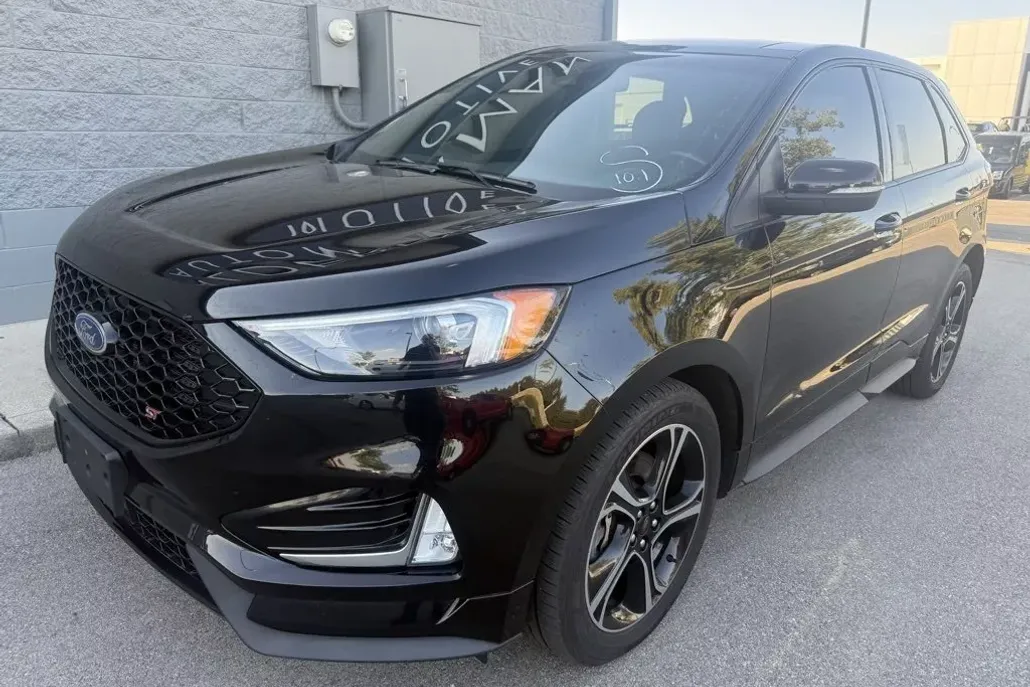 2019 Ford Edge ST photo 1