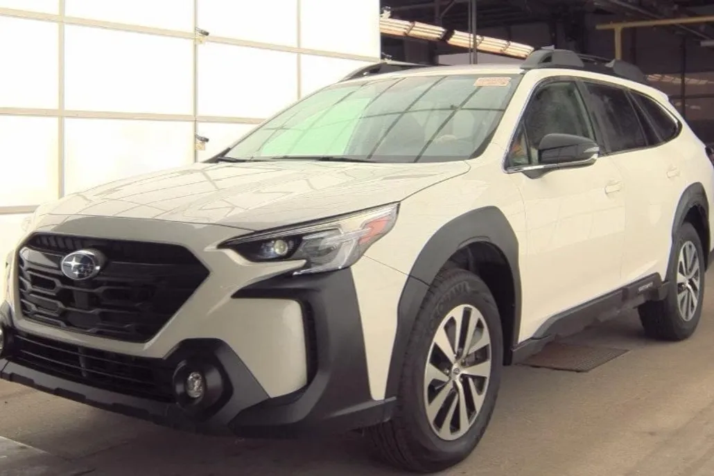 2024 Subaru Outback Premium photo 1