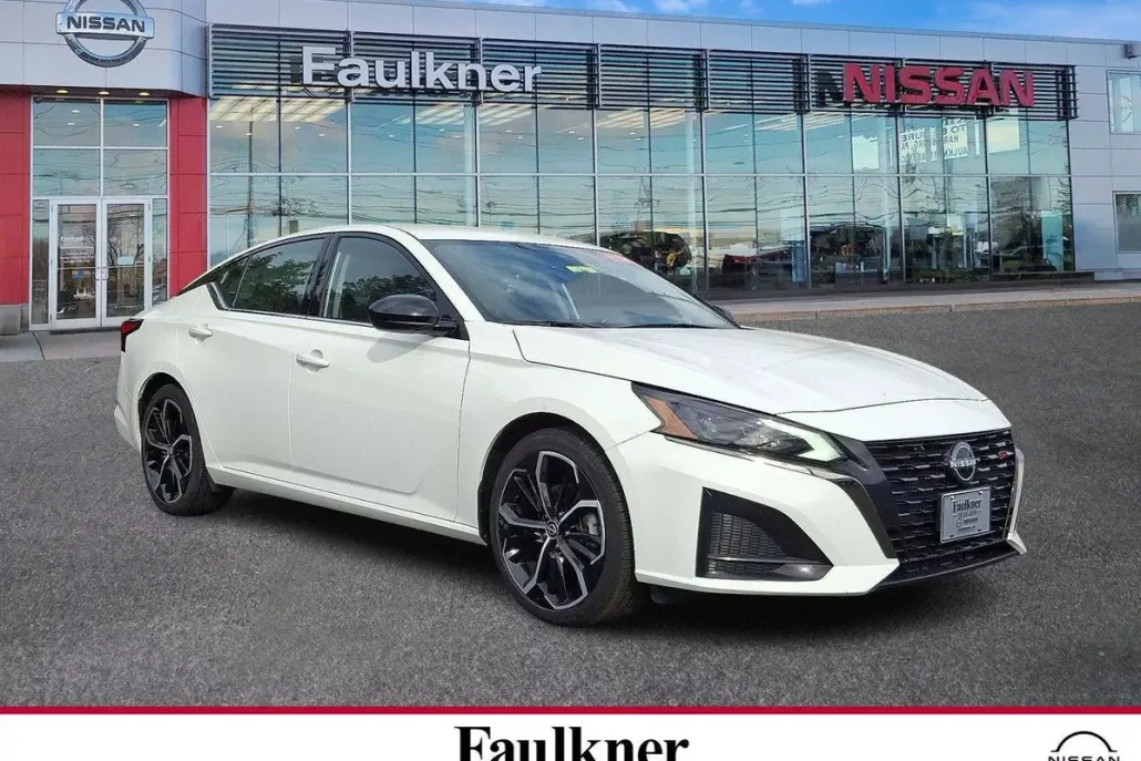 2024 Nissan Altima 2.5 SR photo 1