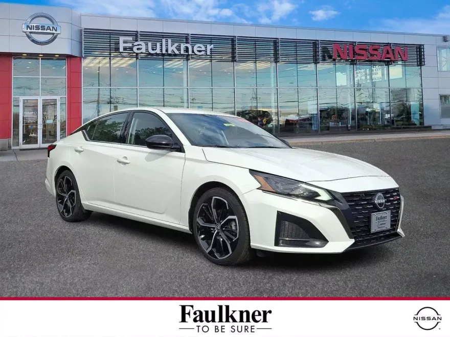 2024 Nissan Altima 2.5 SR photo 1