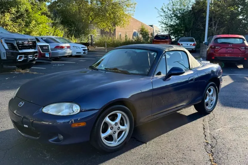 2002 Mazda MX-5 Miata Miata Base photo 1