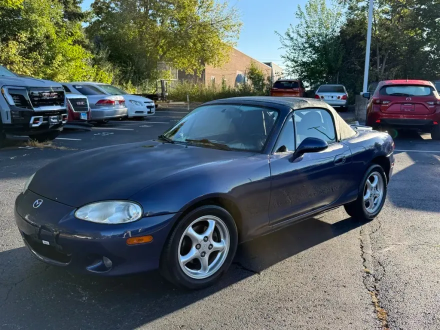 2002 Mazda MX-5 Miata Miata Base photo 1