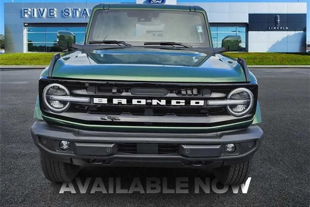 2025 Ford Bronco Outer Banks photo 1
