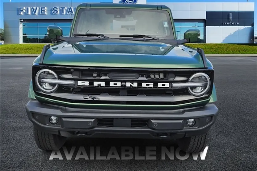 2025 Ford Bronco Outer Banks photo 1