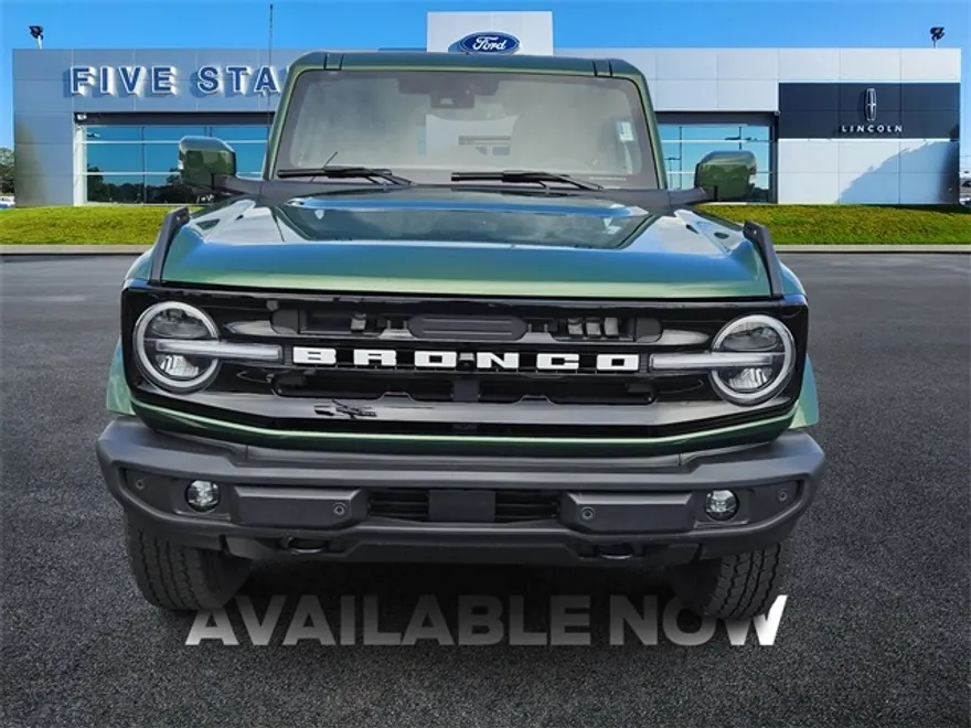 2025 Ford Bronco Outer Banks photo 1