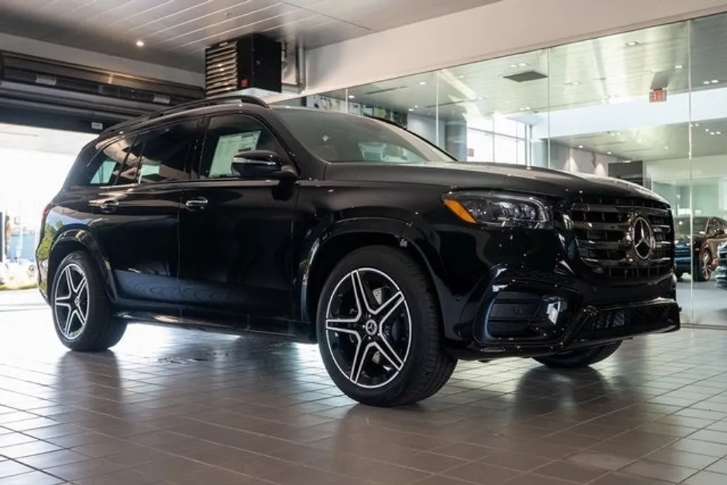 2026 Mercedes Benz GLS 450 4MATIC photo 1