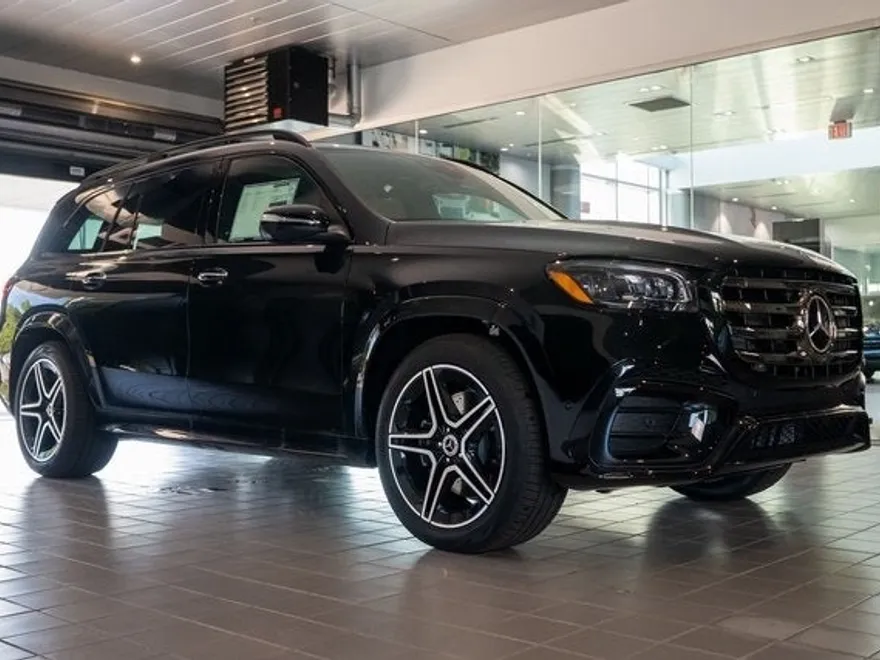 2026 Mercedes Benz GLS 450 4MATIC photo 1