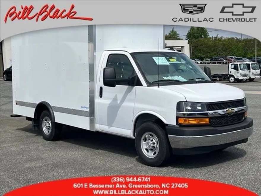 2025 Chevrolet Express Cutaway 3500 photo 1