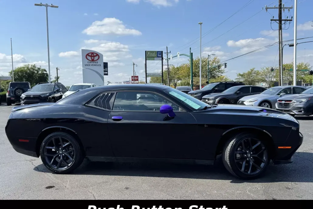 2023 Dodge Challenger SXT photo 1