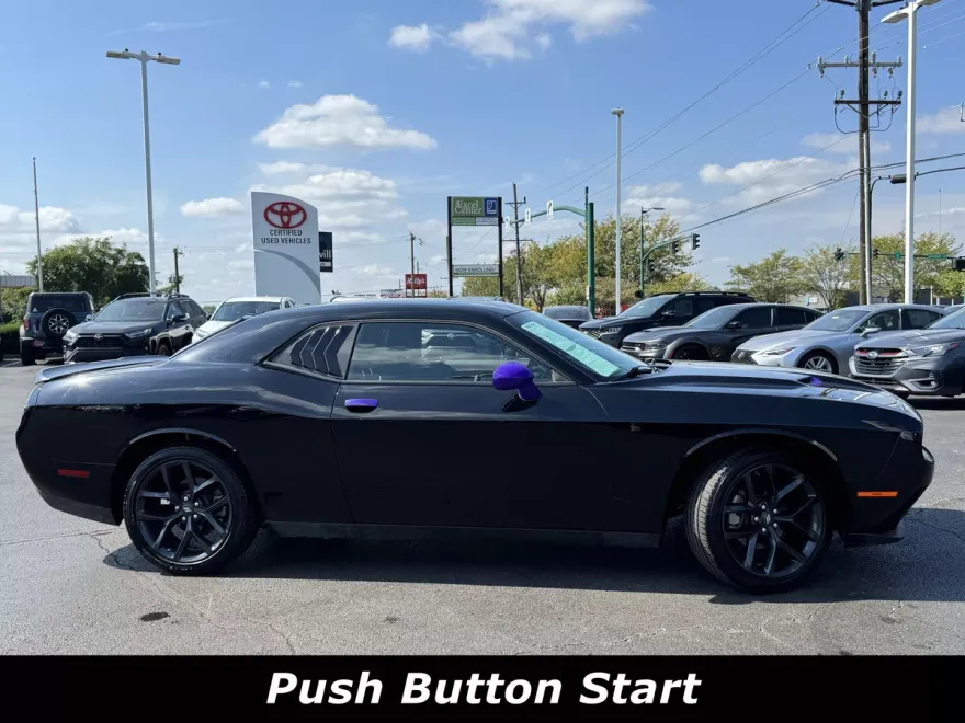 2023 Dodge Challenger SXT photo 1