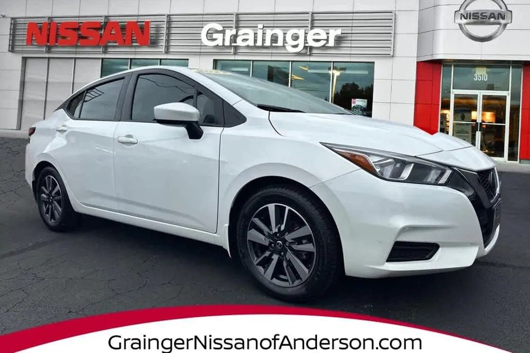 2022 Nissan Versa SV photo 1