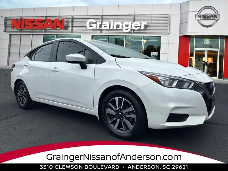 2022 Nissan Versa SV photo 1