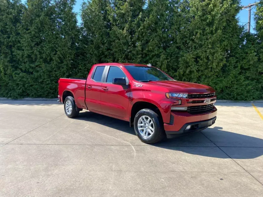 2020 Chevrolet Silverado RST photo 1