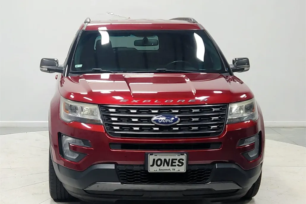 2017 Ford Explorer XLT photo 1