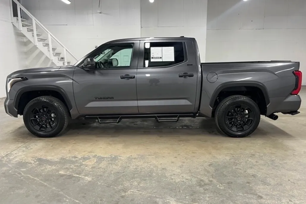 2024 Toyota Tundra SR5 photo 1