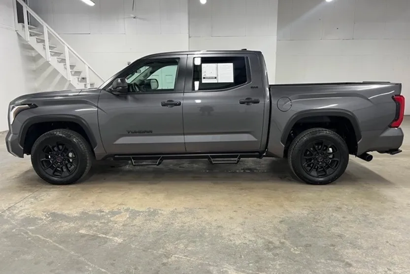 2024 Toyota Tundra SR5 photo 1