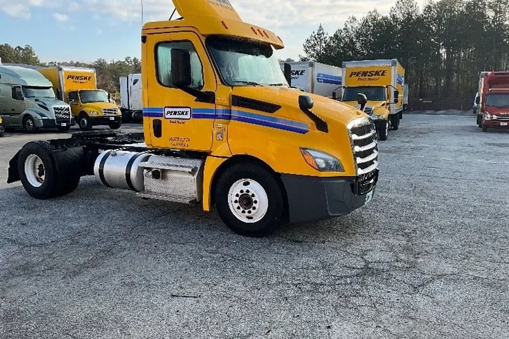 2020 Freightliner Cascadia 126" Day cab photo 1