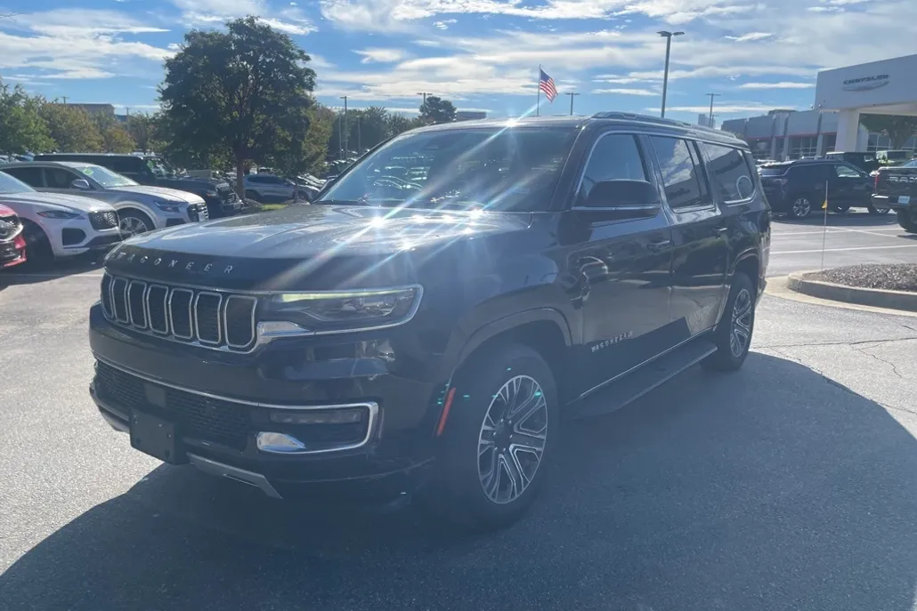 2023 Jeep Wagoneer L Series II photo 1