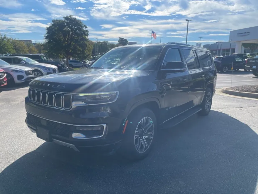 2023 Jeep Wagoneer L Series II photo 1