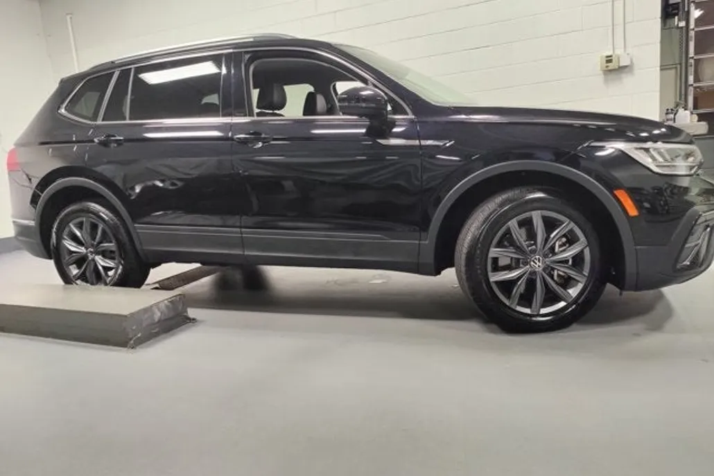 2022 Volkswagen Tiguan SE photo 1