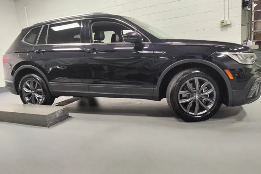 2022 Volkswagen Tiguan SE photo 1
